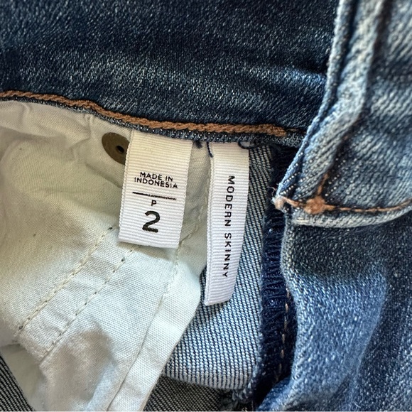 Size 2P LOFT Modern Skinny Jeans - Picture 2 of 5